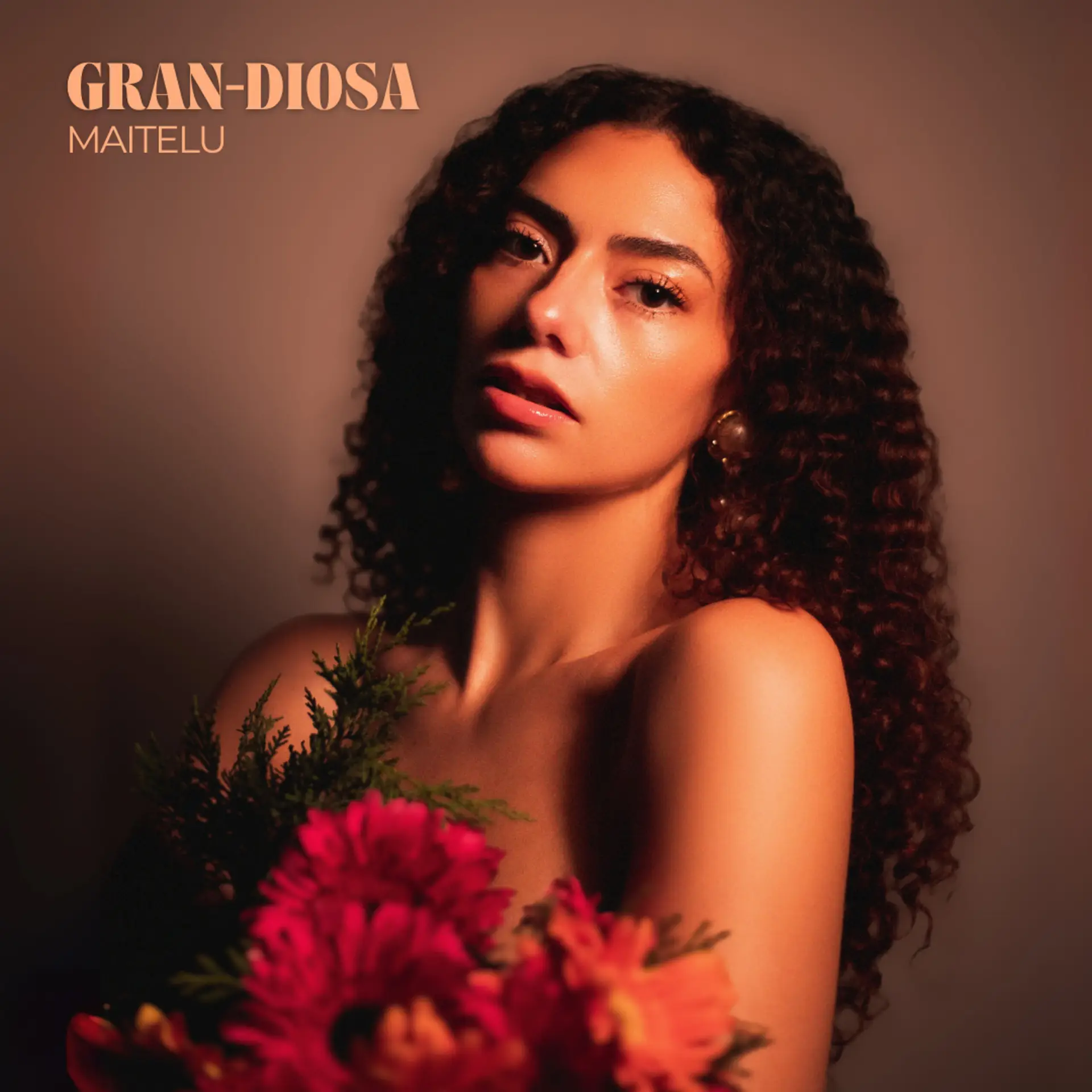 Portada oficial del single “GRAN-DIOSA” de MAITELU